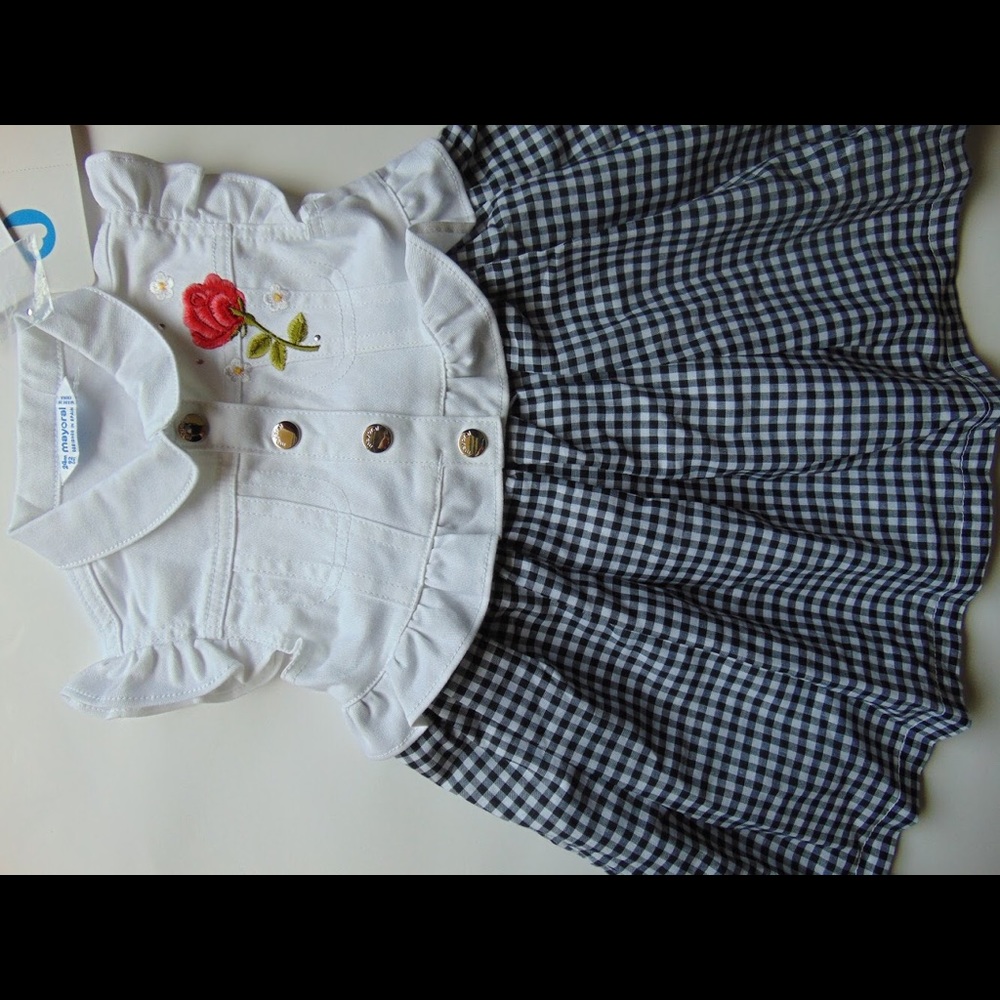 White buttoned dress, with plaid bottom